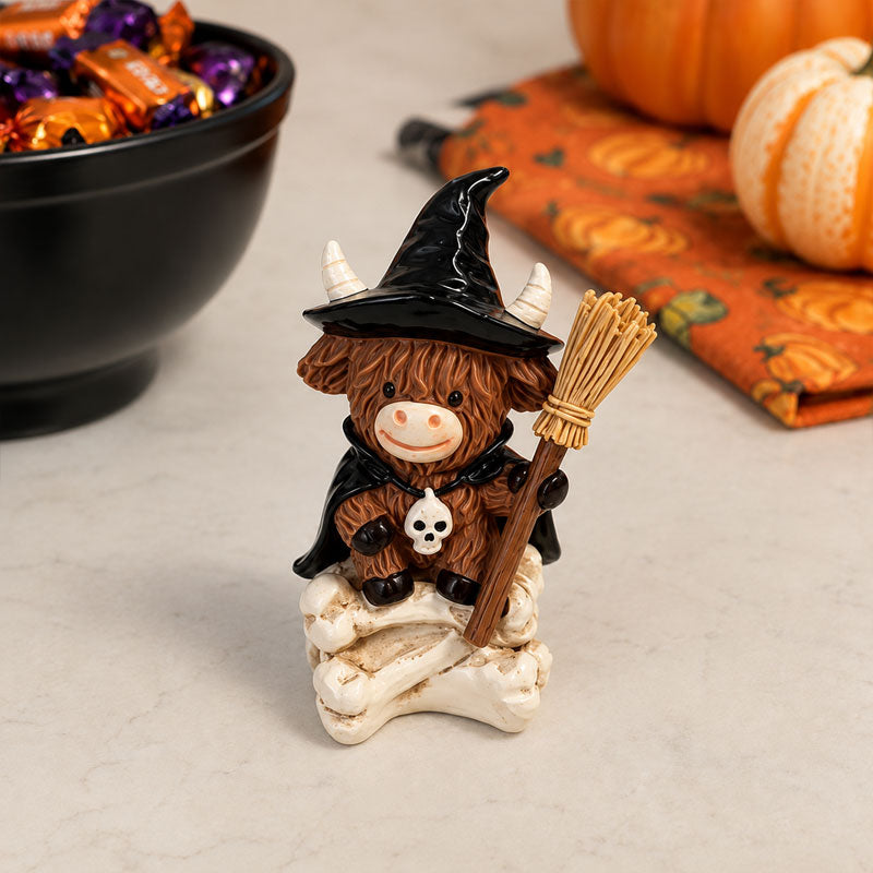 Vintage Highland Cow Halloween Decor Ornament – Rustic Highland Cow Autumn Garden Statue