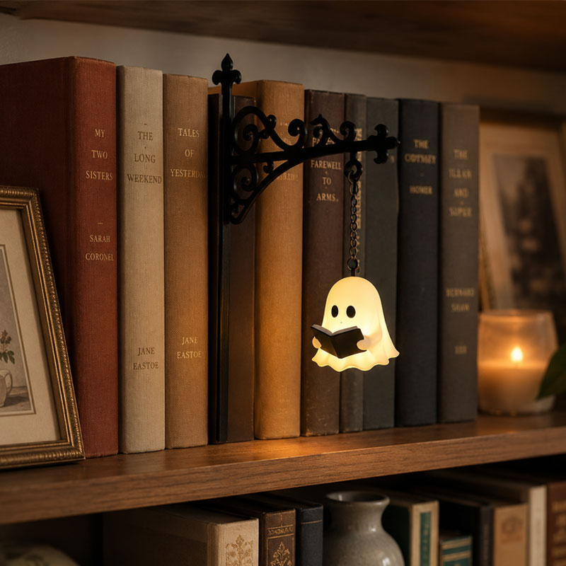 Vintage Bookshelf Lantern Light – Cosy Library Style Mini LED Table Lamp