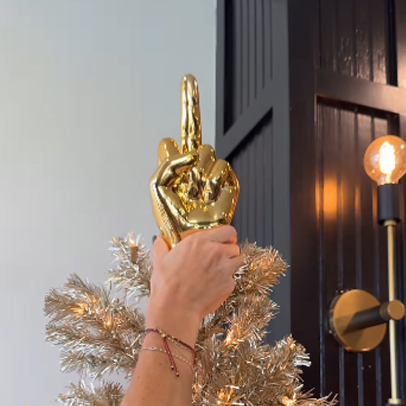 Weihnachtsdekoration mit Mittelfinger